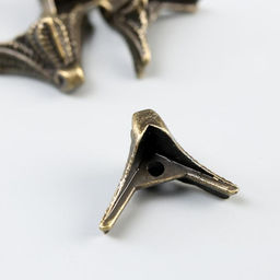 Цена за 2 шт. Уголок (ножка) для шкатулки металл «Рептилия», набор 4 шт., 1.5×2×1.5 см