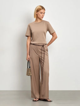 Стильная базовая футболка в цвете мокко - Emka фото 2