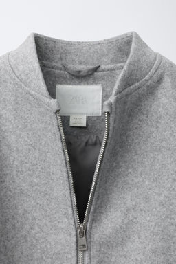 CAZADORA BOMBER SOFT / Gris claro