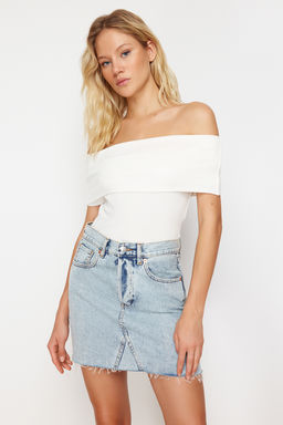 Ekru Carmen Yaka Fitted/Vucuda Oturan Orme Madonna Yaka Bluz TWOSS24BZ00497 - Trendyolmilla фото 3