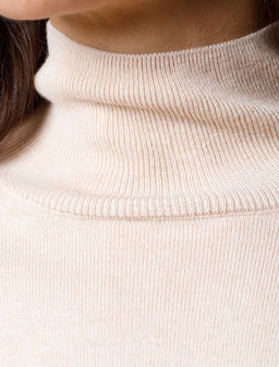 Свободное платье тонкой вязки из хлопка с кашемиром