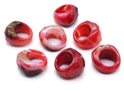 Крупный перстень из Агата цвет фуксия