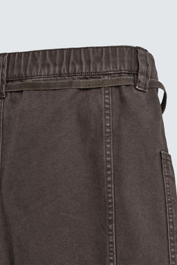 BERMUDA BAGGY FIT CINTUR?N / Marr?n