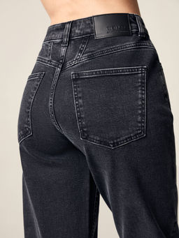 CONTE CON-517 Джинсы mom с кокеткой и тремя пуговицами washed black - Conte elegant фото 4