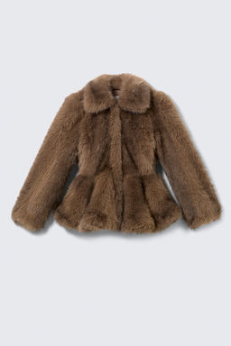 Chaqueta con bajo peplum de piel sint?tica