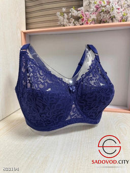 Бюстгальтер с тонким поролоном на косточках