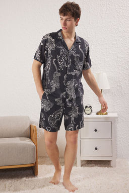 TRENDYOL MAN Siyah Regular Fit Bask?l? Dokuma Sortlu Pijama Tak?m? TMNSS25PT00027 - Trendyolmilla фото 3