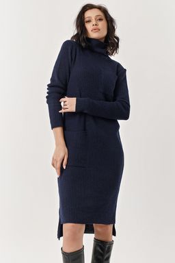Платье теплое миди с высоким горлом темно-синее