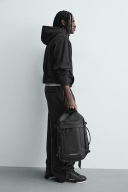 MOCHILA T?CNICA DE VIAJE / Negro