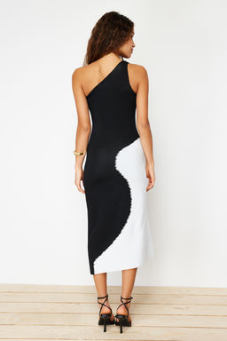 Limited Edition Siyah Maxi Triko Asimetrik Yaka Elbise TWOSS24EL00462