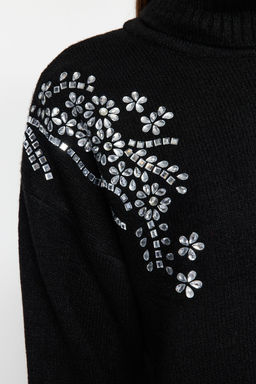 Siyah Yumusak Dokulu Tas Detayl? Bal?kc? Yaka Triko Kazak TWOAW24KZ00188 - Trendyolmilla фото 4