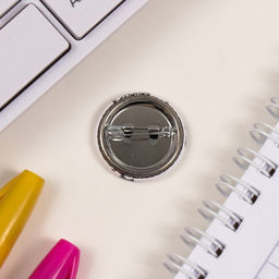 Набор значков на одежду, рюкзак, сумку Белые, 8 шт., d=25 мм, закатные, 16.5?17 см