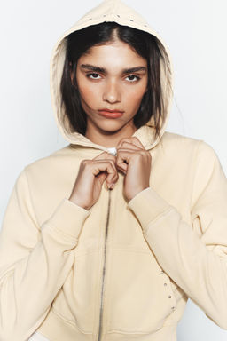 HOODIE WITH STUDS - Zara фото 6