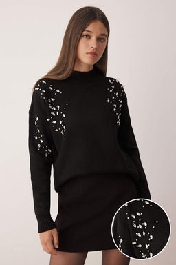 Siyah Yumusak Dokulu Genis Kal?p Tas Islemeli Triko Kazak TWOAW26KZ00144