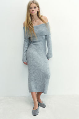 Vestido off-the-shoulder en punto fino