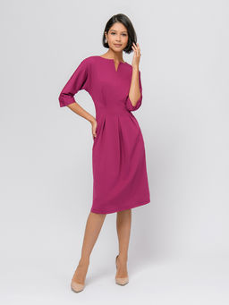 Платье ягодного цвета длины миди с защипами на талии и рукавами 3/4