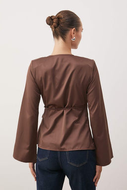 Koyu Kahverengi Saten Kruvaze Dokuma Bluz TWOAW26BZ00052