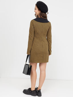 Платье мини с широким воротником