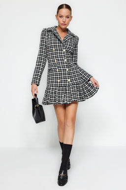 TRENDYOLMILLA Siyah Etegi Volanl? Dugme Detayl? Tuvit Dokuma Elbise TWOAW23EL00870  фото 14