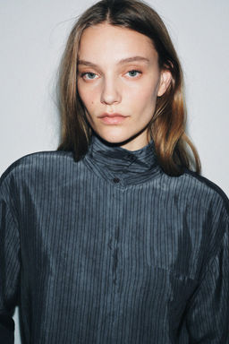CAMISA OVERSIZE FLUIDA RAYAS ZW COLLECTION / Azul - Zara фото 4