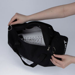 Сумка спортивная на молнии, длинный ремень, средний размер, чёрная