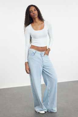 Trendyolmilla Siyah Kare Yaka Dantel Detayl? Crop/K?sa Orme Bluz TWOAW25BZ00007