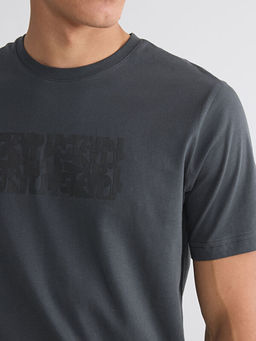 Standart Fit Bisiklet Yaka Bask?l? Erkek Ti??rt