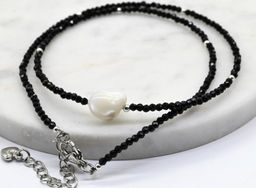 Чокер из шпинели черной с подвеской из перламутра, 40см Радуга камня