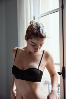 SUJETADOR AROS CON POLIAMIDA / Negro