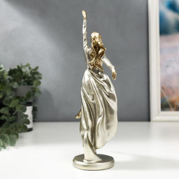 Фигурка полистоун «Девушка бегущая по ветру», 26×7×17 см