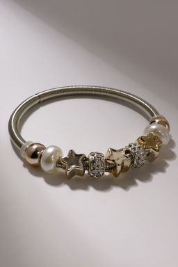 Цена за 2 шт. Браслет с шармами «Марджери», жемчуг, звёзды, белый в серебре, d=6.5 см