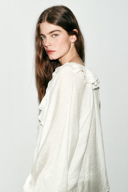 BLUSA VOLANTES FRUNCES / Blanco - Zara фото 3