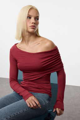 Trendyolmilla Siyah Asimetrik Yaka Fitted/Vucuda Oturan Esnek Orme Bluz TWOAW25BZ00262