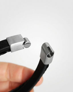 Браслет из стали на кожаном ремешке