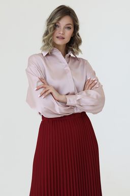 Рубашка из искусственного шелка со спущенным плечом