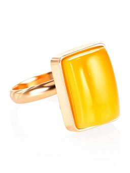 Кольцо из натурального цельного янтаря в позолоченном серебре