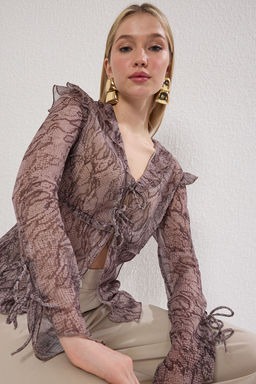 Trendyolmilla Vizon Y?lan Desenli Sifon Transparan Baglama Detayl? Dokuma Bluz TWOSS25BZ00427