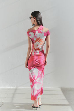 Limited Edition Pembe Cicek Bask?l? Bodycon Cut Out Detayl? Esnek Orme Elbise TWOSS25EL00483 - Trendyolmilla фото 2