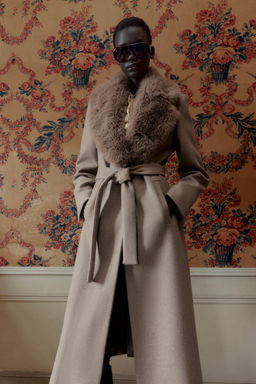WOOL COAT WITH FAUX FUR LAPEL AND BELT - Zara фото 2