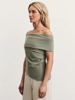 Приталенный топ со спущенными плечами / Zarina  фото 4