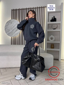 Спортивный женский костюм