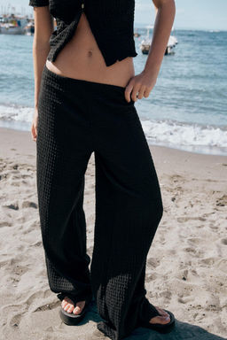 CHAQUETA CROP TEXTURA / Negro