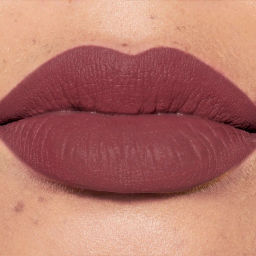 Увлажняющая матовая губная помада Ultra Colour