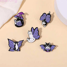Брошь-значок Cat in purple