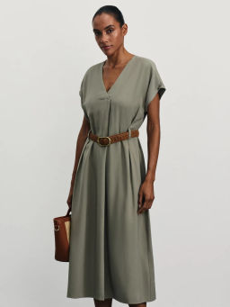 Приталенное платье из вискозы с ремнем / Zarina