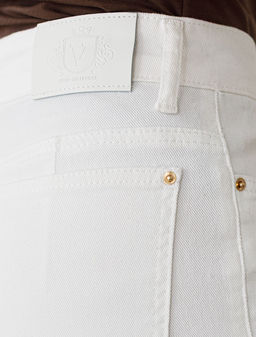 Укороченные джинсы c декоративной стиркой из эластичного денима средней плотности - Vilatte фото 4