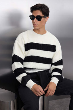 TRENDYOL MAN Koyu Yesil Casual Oversize Fit Genis Kal?p Bisiklet Yaka Cizgili Triko Kazak TMNAW23KZ00106 - Trendyolmilla фото 39