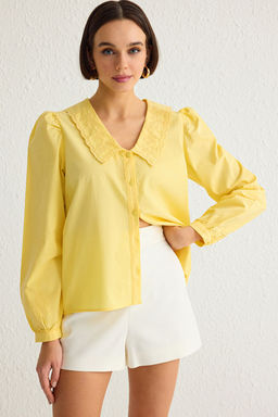 TRENDYOLMILLA Beyaz Yakas? Islemeli Nak?s Detayl? Regular Normal Kal?p Pamuklu Dokuma Gomlek TWOAW21GO0005  фото 2