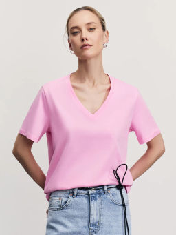 Базовая футболка с V-образным вырезом из хлопка / Zarina