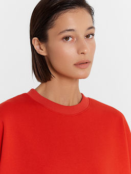 Свитшот женский в красном цвете